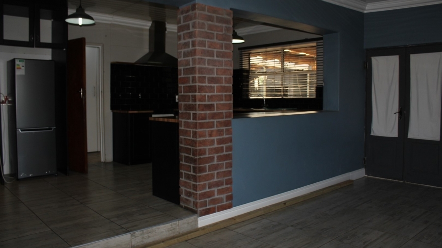 4 Bedroom Property for Sale in Avondale Western Cape